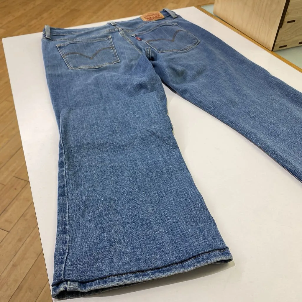 Levis 315 Shaping Bootcut jeans 29