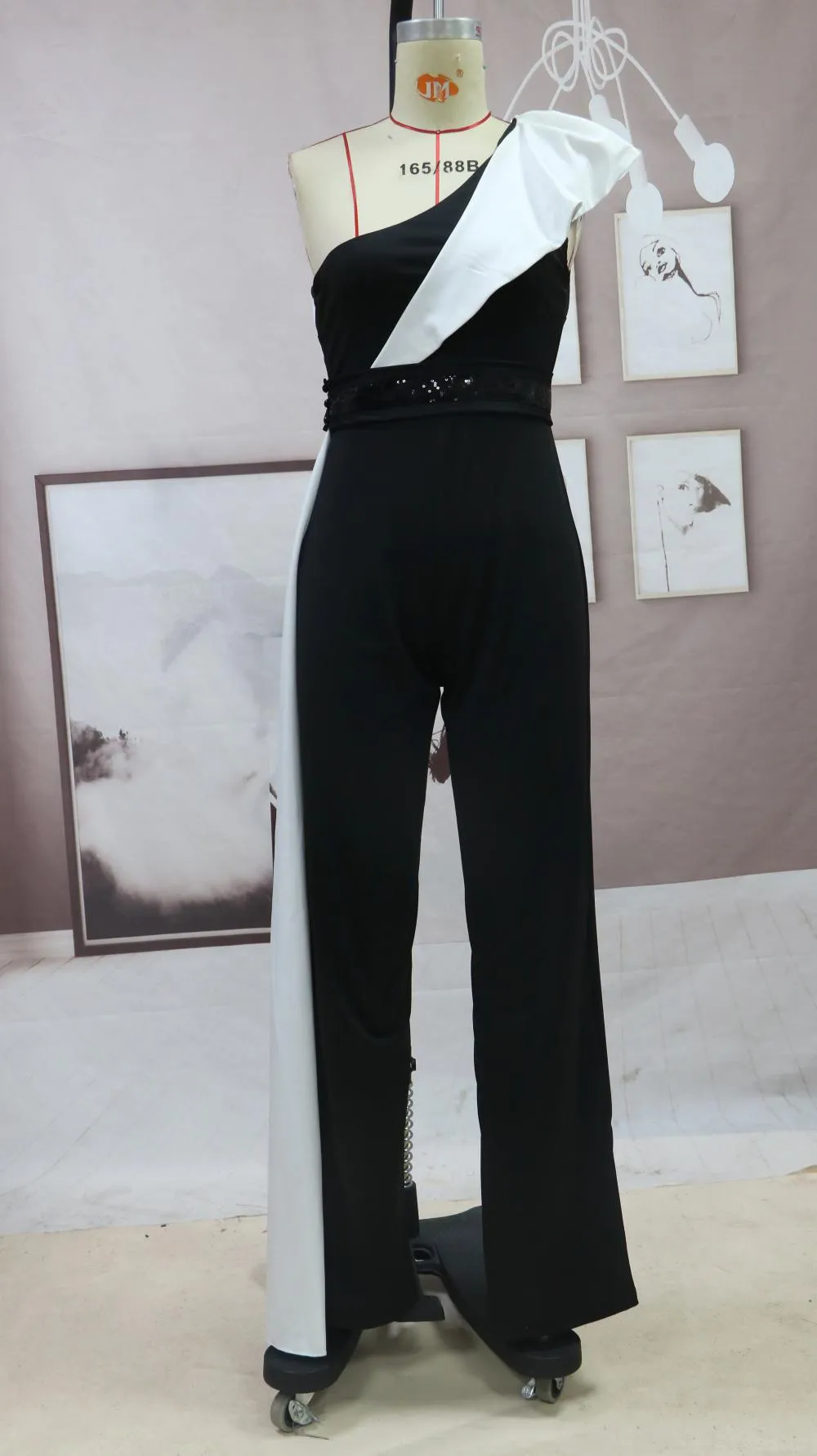 Long Black and White Contrast Sleeveless Slim Fit Splicing Solid Color Jumpsuit